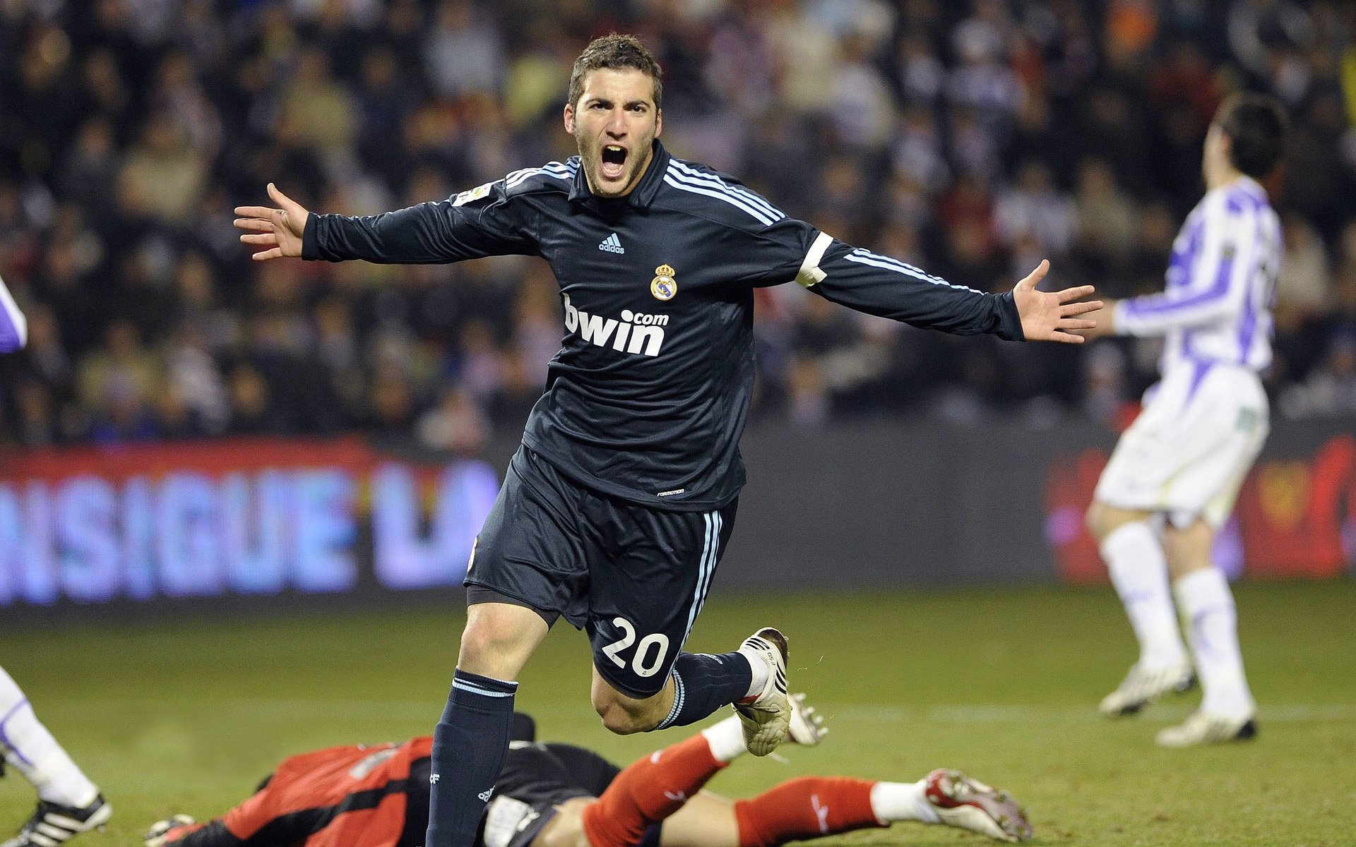 边锋射门决策是否比传球选择更影响比赛走势,边锋hr